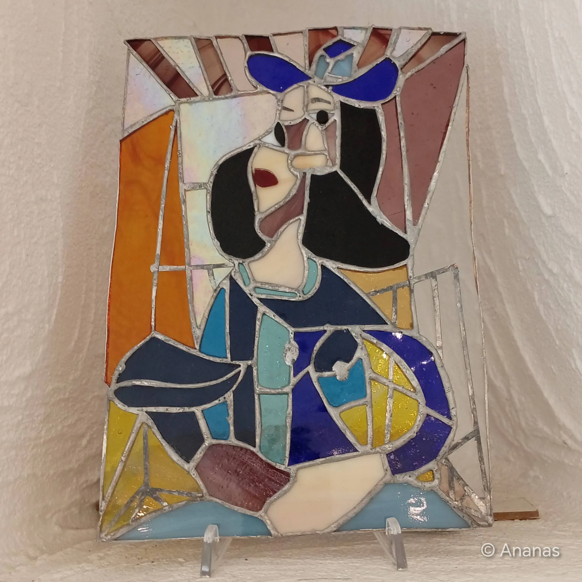 Un hommage vibrant à l'art de Picasso, où les éclats de verre deviennent les pinceaux d'un nouveau tableau.